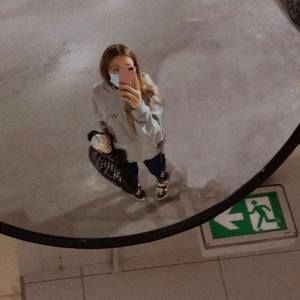 Meet your Posher, Léonie